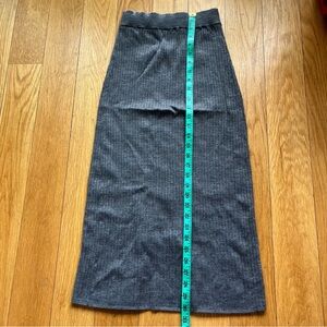 Preowned Uniqlo knit ribbed midi straight skirt grey XS